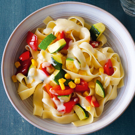 Bandnudeln mit Gemüsesauce Bandnudeln mit Gemüsesauce