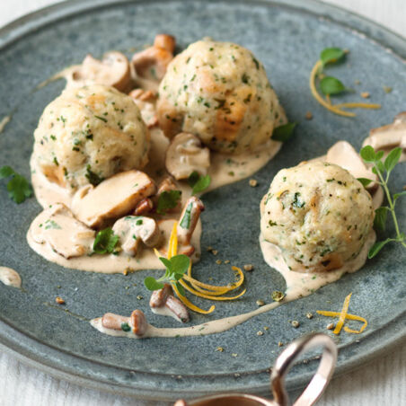 Gedämpfte Semmelknödel Gedämpfte Semmelknödel
