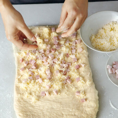 Gefüllte Brotstrudelstreifen Gefüllte Brotstrudelstreifen