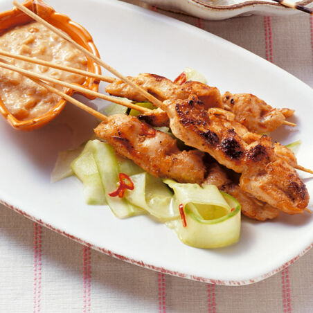 Saté-Spieße mit Erdnuss-Sauce Saté-Spieße mit Erdnuss-Sauce