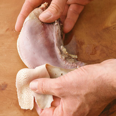 Kalbszunge mit Blumenkohl und Thai-Basilikum Kalbszunge mit Blumenkohl und Thai-Basilikum