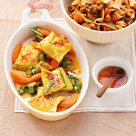 Maultaschen mit Gemüse und Orangen-Chili-Sauce Maultaschen mit Gemüse und Orangen-Chili-Sauce