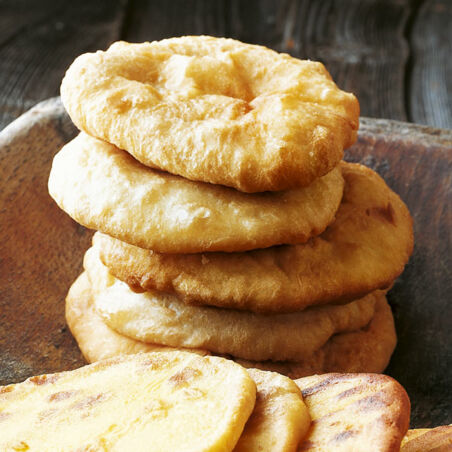 Frittiertes Hefebrot Frittiertes Hefebrot