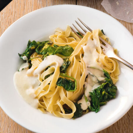 Nudeln mit Spinat und Gorgonzolasauce Nudeln mit Spinat und Gorgonzolasauce