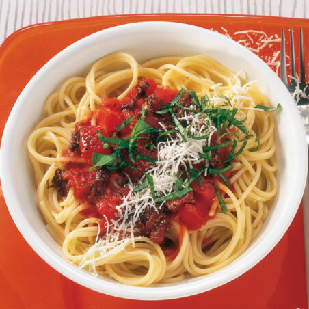 Spaghetti mit Tomaten und Olivenpaste Spaghetti mit Tomaten und Olivenpaste