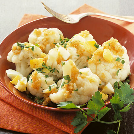 Blumenkohl mit Ei und Bröseln Blumenkohl mit Ei und Bröseln