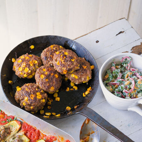 Mais-Frikadellen mit Cole Slaw Mais-Frikadellen mit Cole Slaw