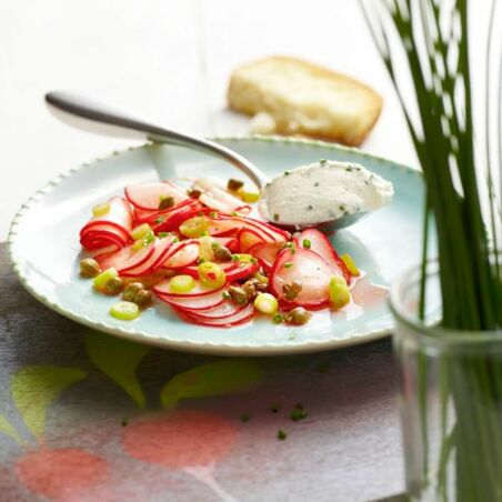 Radieschen-Carpaccio mit Ricottanocken Radieschen-Carpaccio mit Ricottanocken