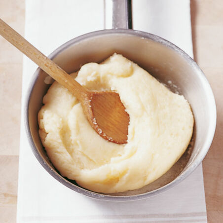 Kaninchen in Rieslingsauce mit Aprikosen-Krapfen Kaninchen in Rieslingsauce mit Aprikosen-Krapfen