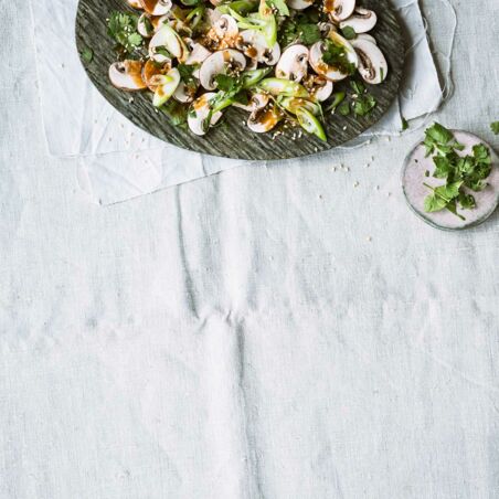 Asiatischer roher Champignonsalat Asiatischer roher Champignonsalat