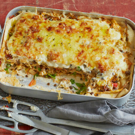 Wirsing-Tomaten-Lasagne mit Beluga-Linsen Wirsing-Tomaten-Lasagne mit Beluga-Linsen