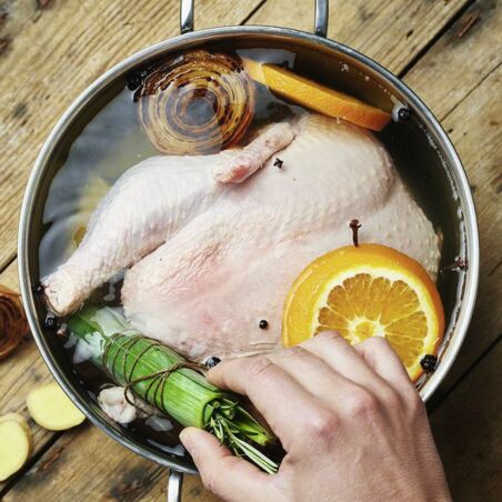 Aromatische Hühnerbrühe Aromatische Hühnerbrühe