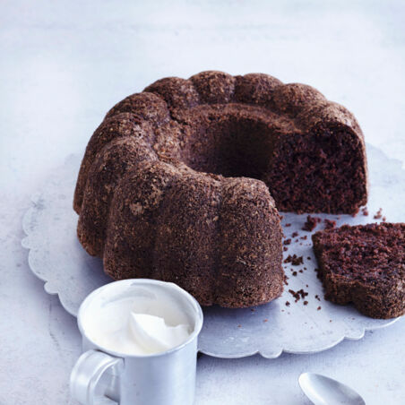 Schokogugelhupf mit getrockneten Feigen Schokogugelhupf mit getrockneten Feigen