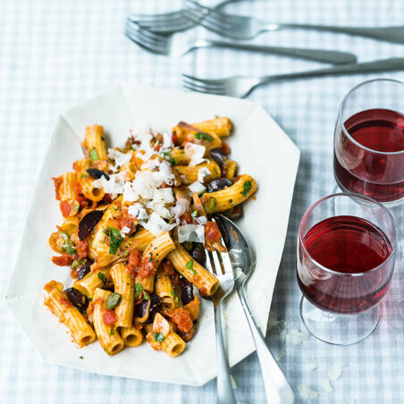 Tortiglioni alla puttanesca Tortiglioni alla puttanesca