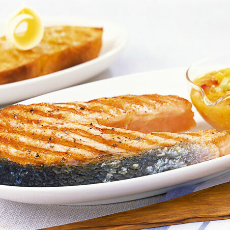 Grillfisch mit Mango-Gurken-Salsa Grillfisch mit Mango-Gurken-Salsa