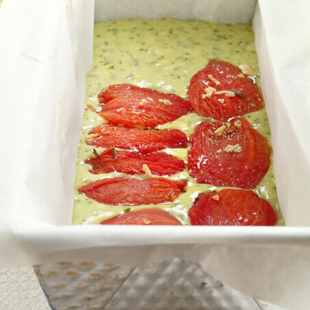 Pesto-Cake mit kandierten Tomaten Pesto-Cake mit kandierten Tomaten
