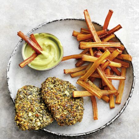 Schnitzel mit Schwarzwurzel-pommes und Mayo Schnitzel mit Schwarzwurzel-pommes und Mayo