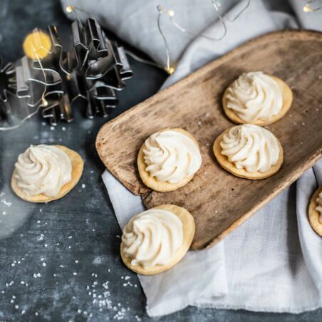 Mürbeteigtaler mit salzigem Karamell Mürbeteigtaler mit salzigem Karamell