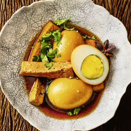 Geschmorte Eier mit fünf Gewürzen Geschmorte Eier mit fünf Gewürzen