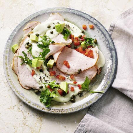 Putenbrustaufschnitt mit Avocadosauce Putenbrustaufschnitt mit Avocadosauce