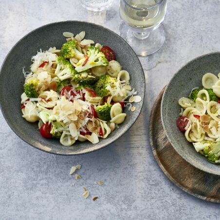 Orecchiette mit Brokkoli und Kirschtomaten Orecchiette mit Brokkoli und Kirschtomaten