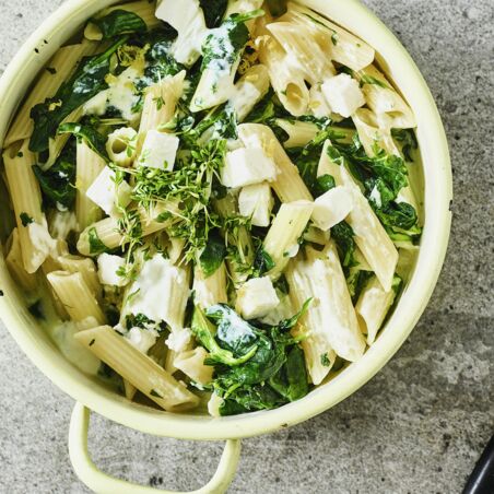 One-Pot-Pasta mit Spinat & Feta One-Pot-Pasta mit Spinat & Feta