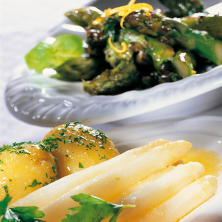 Spargel, weiß und grün Spargel, weiß und grün