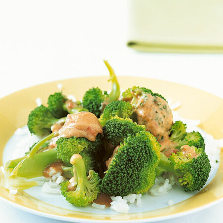 Brokkoli mit Satésauce Brokkoli mit Satésauce