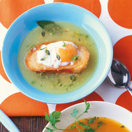 Knoblauchsuppe mit Ei Knoblauchsuppe mit Ei