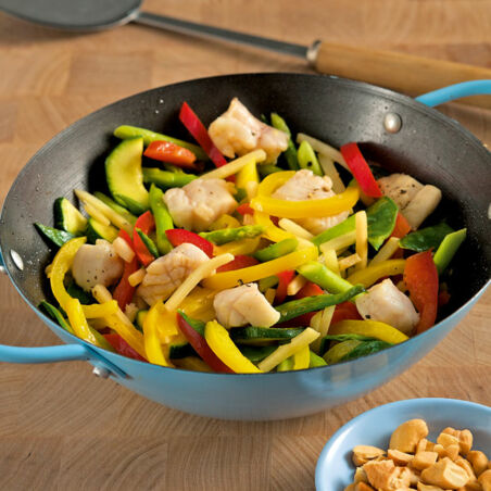 Asia-Gemüse mit Fisch aus dem Wok Asia-Gemüse mit Fisch aus dem Wok