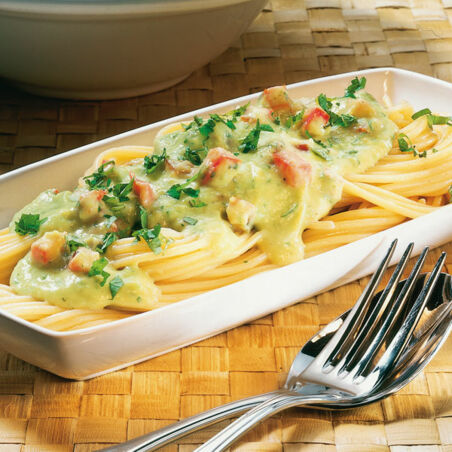 Spaghetti mit Tomaten-Avocado-Sauce Spaghetti mit Tomaten-Avocado-Sauce