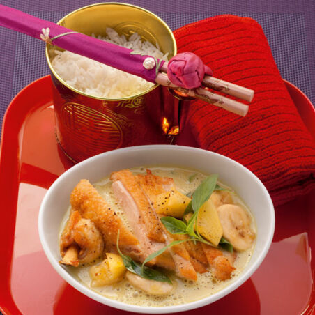 Bananen-Curry-Sauce zu gebratener Maispoularde und Ananas Bananen-Curry-Sauce zu gebratener Maispoularde und Ananas