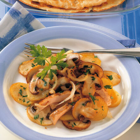 Gröstl mit Fleisch und Pilzen Gröstl mit Fleisch und Pilzen