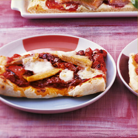 Pizza mit geräuchertem Forellenfilet Pizza mit geräuchertem Forellenfilet