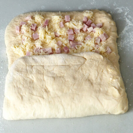 Gefüllte Brotstrudelstreifen Gefüllte Brotstrudelstreifen