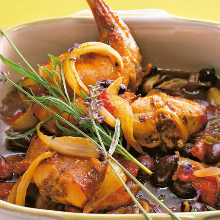 Provenzalisches Kaninchen mit Lavendel Provenzalisches Kaninchen mit Lavendel