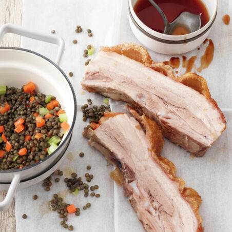 Knuspriger Spanferkelbauch mit Linsen Knuspriger Spanferkelbauch mit Linsen