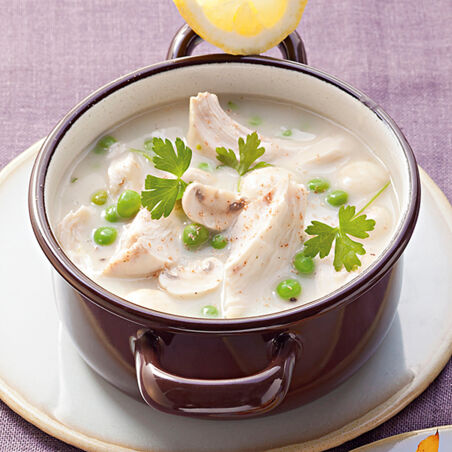 Hähnchenfrikassee mit Erbsen und Champignons Hähnchenfrikassee mit Erbsen und Champignons