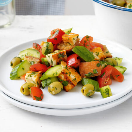 Brotsalat mit Halloumi Brotsalat mit Halloumi