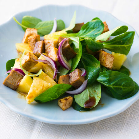 Ananas-Feldsalat mit Ingwerwürfeln Ananas-Feldsalat mit Ingwerwürfeln