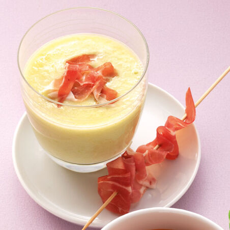 Melonen-Kaltschale mit Parmaschinken Melonen-Kaltschale mit Parmaschinken