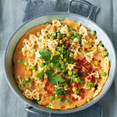 Nudel-Omelett mit Mais und Erbsen Nudel-Omelett mit Mais und Erbsen