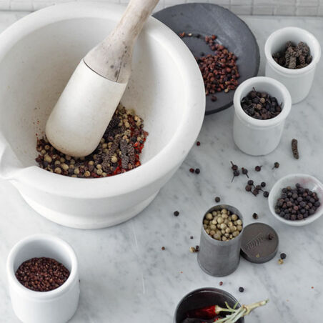 Gebeizter Pfefferlachs mit frischem Dill Gebeizter Pfefferlachs mit frischem Dill