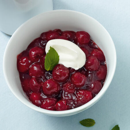 Kirschgrütze mit Sahne Kirschgrütze mit Sahne