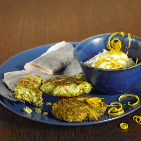 Brokkoli-Nuss-Küchlein mit Matjes Brokkoli-Nuss-Küchlein mit Matjes