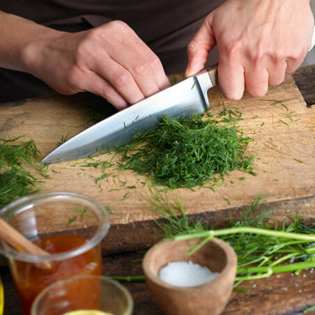 Selbst gebeizter Lachs mit Wodka und Roter Bete Selbst gebeizter Lachs mit Wodka und Roter Bete