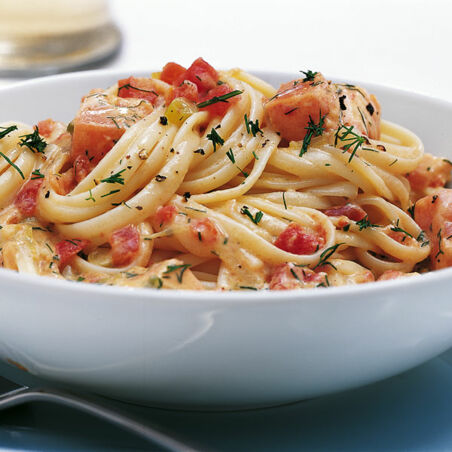 Pasta mit Tomaten-Sahne-Lachs Pasta mit Tomaten-Sahne-Lachs