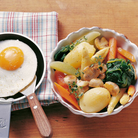 Gemüseteller mit Setzei Gemüseteller mit Setzei