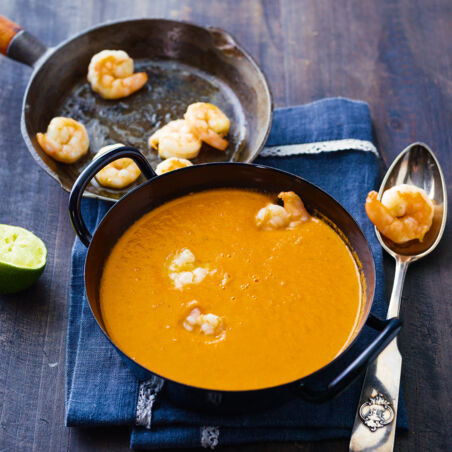 Tomaten-Kokos-Suppe mit Garnelen Tomaten-Kokos-Suppe mit Garnelen