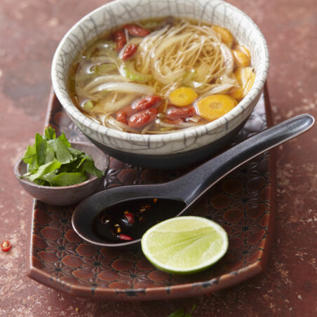 Reisnudelsuppe mit Gojibeeren Reisnudelsuppe mit Gojibeeren